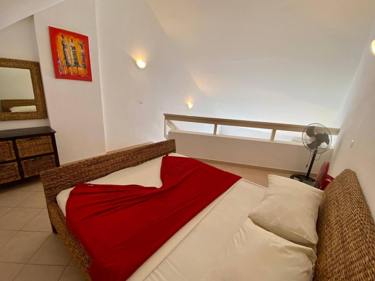 Leme Bedje Two Bedroom - By Bobbywashere Santa Maria Esterno foto